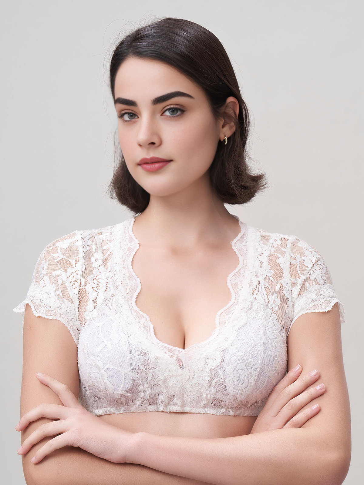 Elegante weiße Dirndlbluse mit Spitzendetails