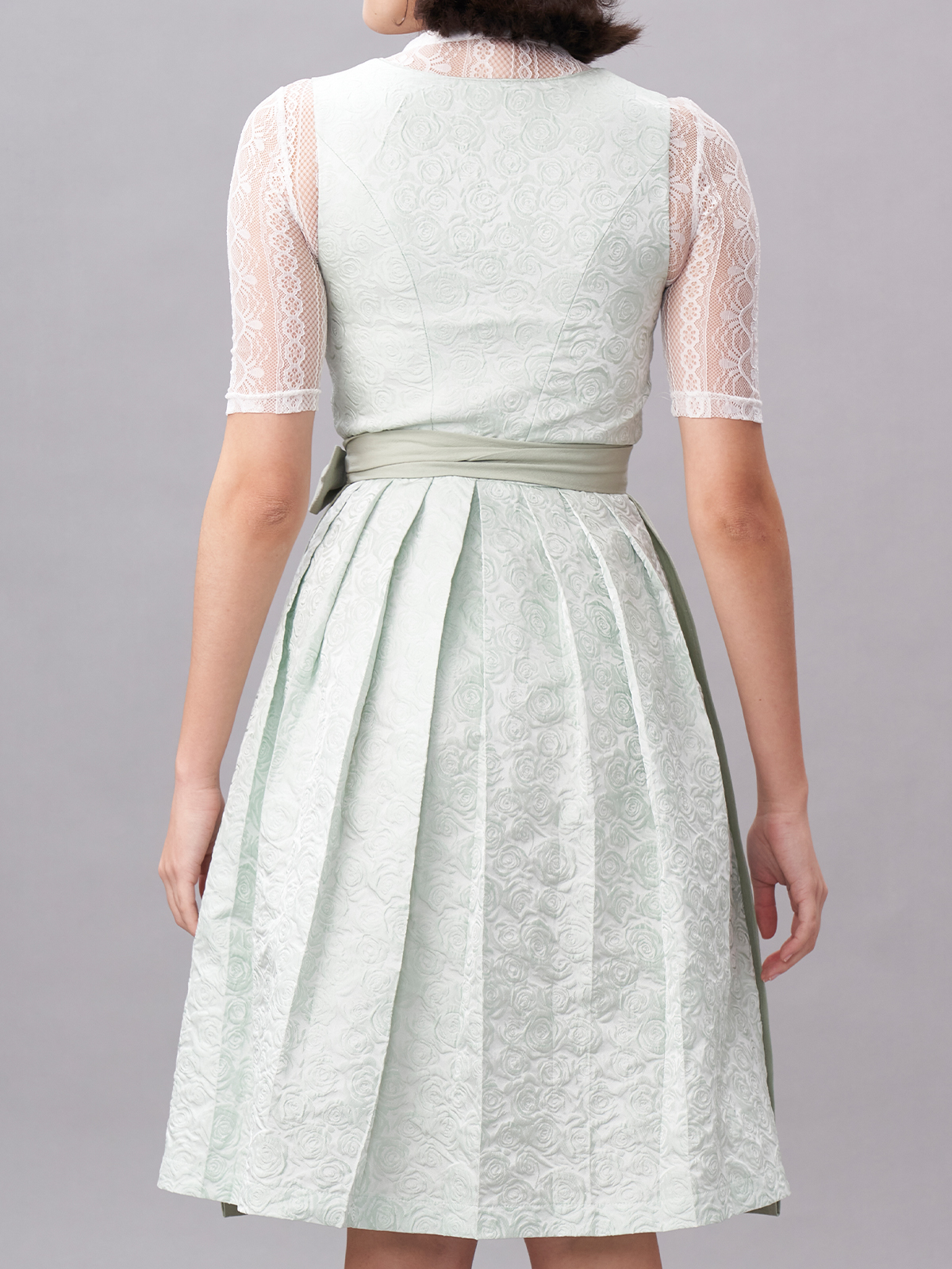 Traditionelles grünes Dirndl mit modernem Twist