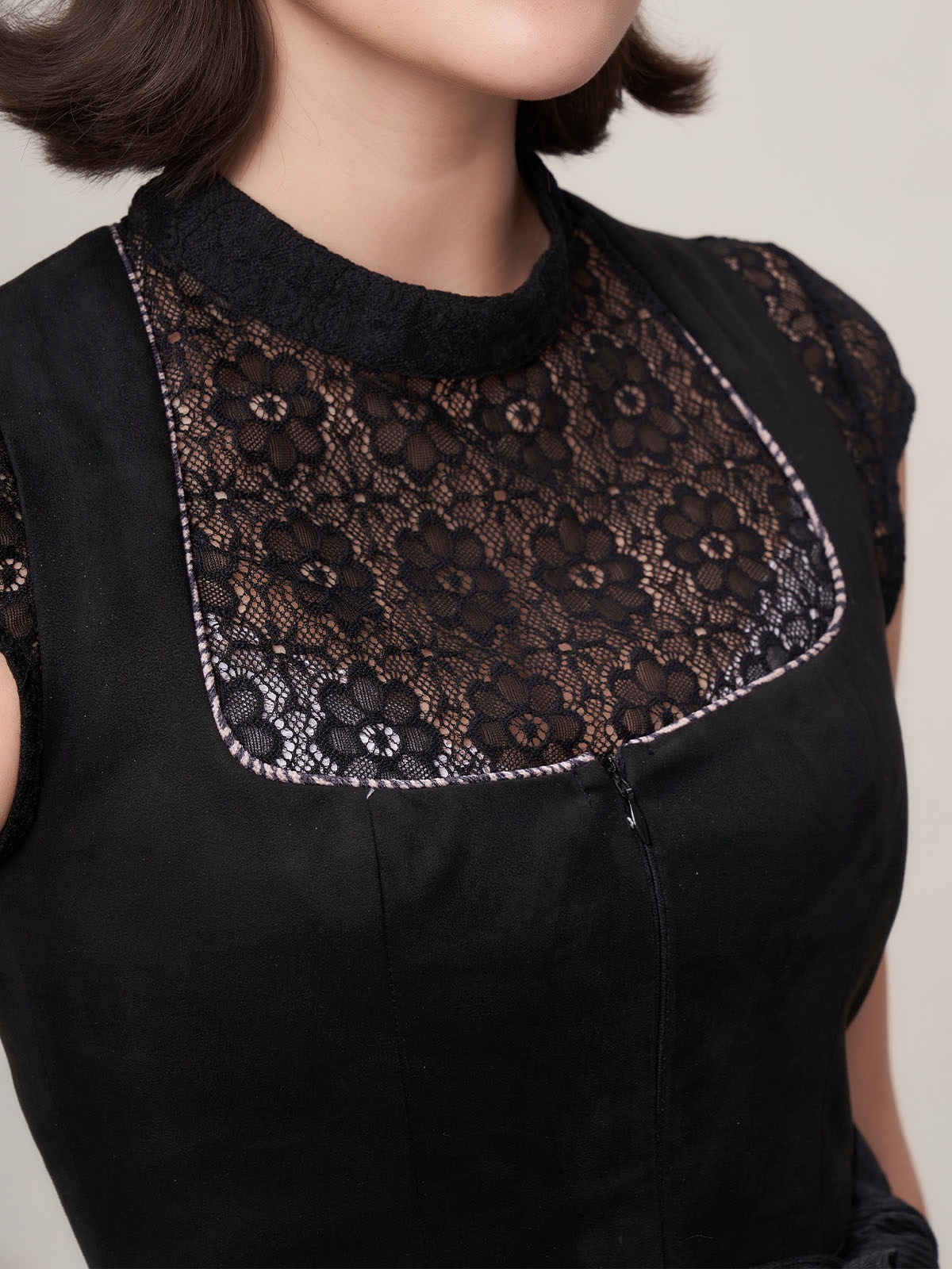 Dirndl in eleganter Kombination
