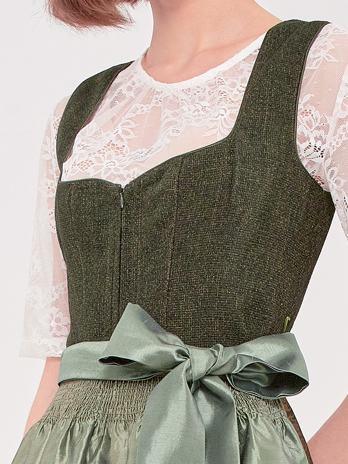 Dirndl Rocklänge 70 cm in Grün