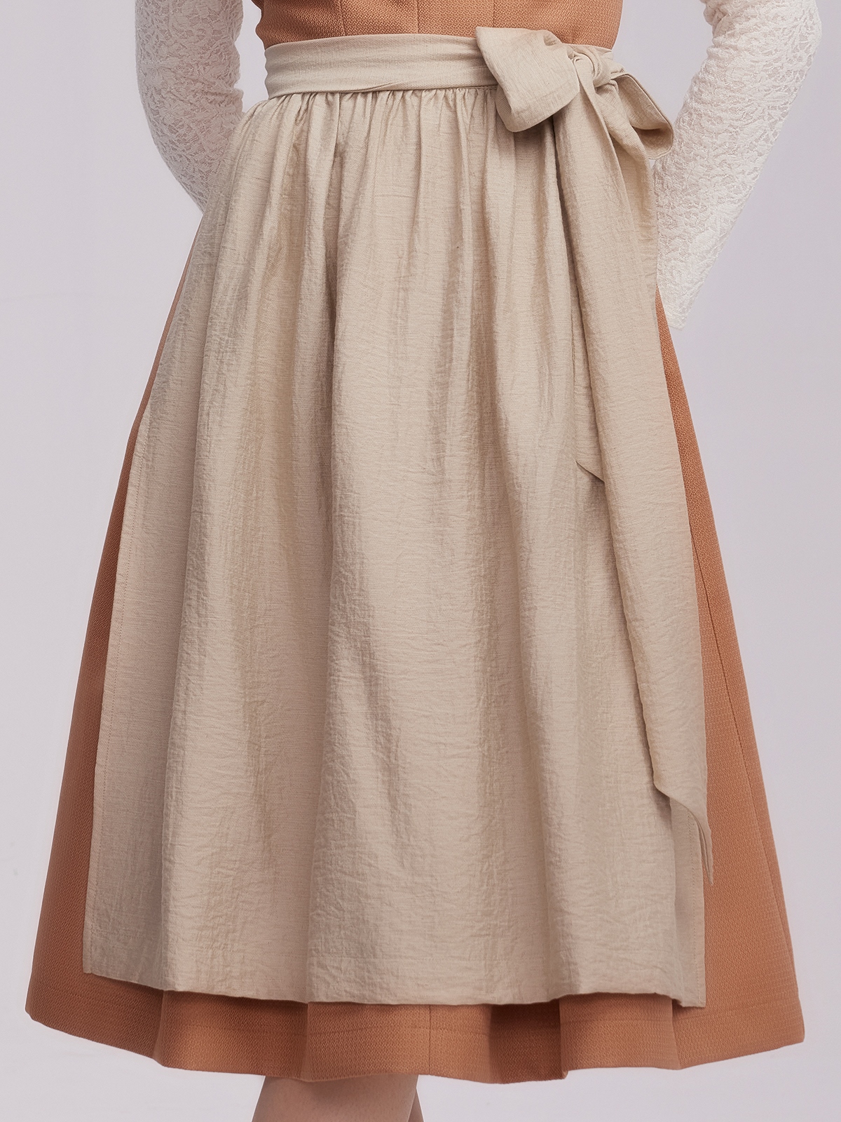 Dirndl in Orange – ein moderner Look mit traditionellem Charme