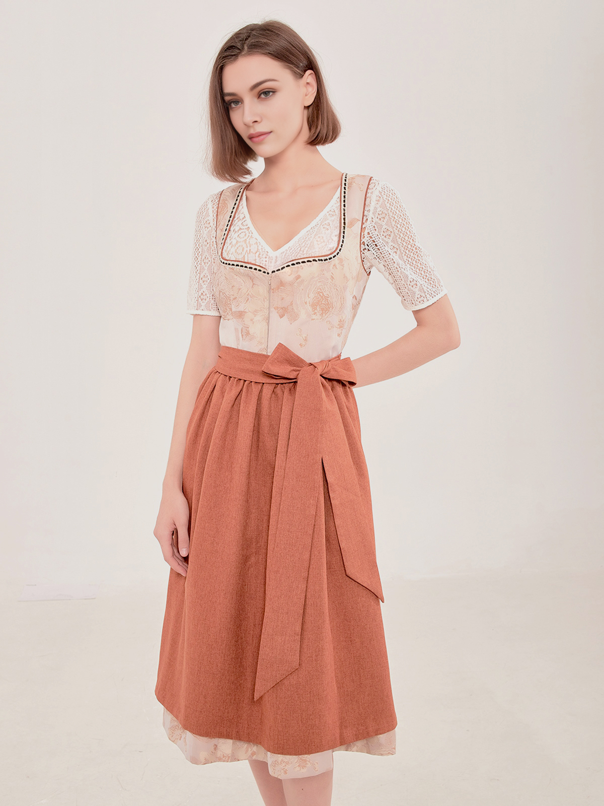 Dirndl in grünem Samt