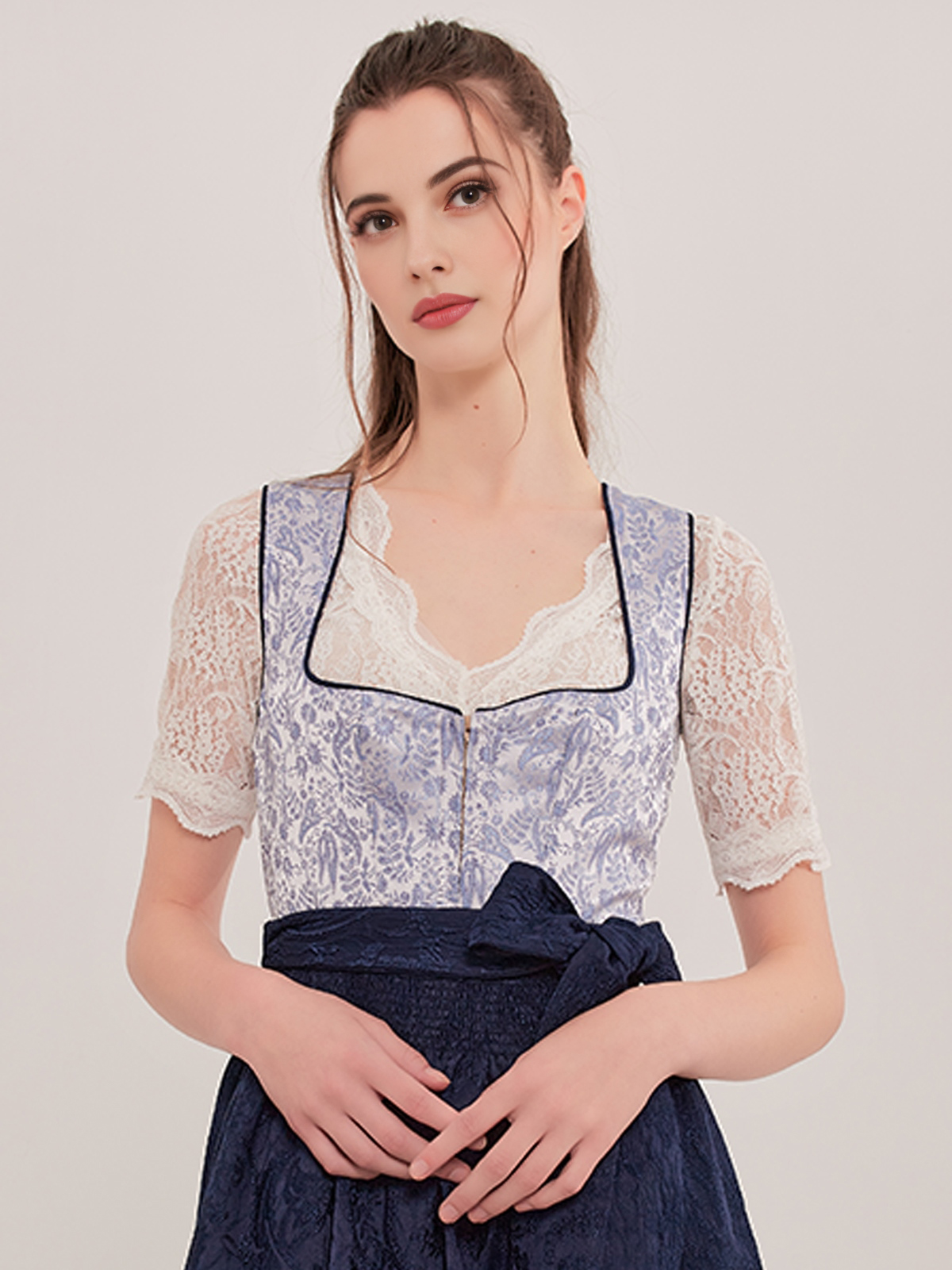 Dirndlbluse in Grün