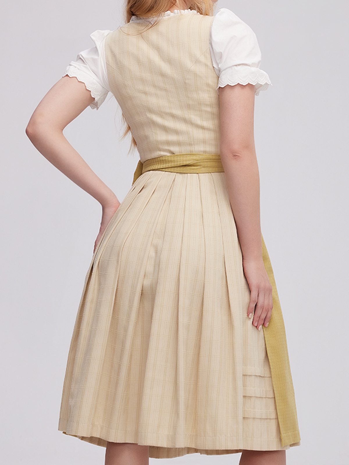 Modernes Dirndl in Grün
