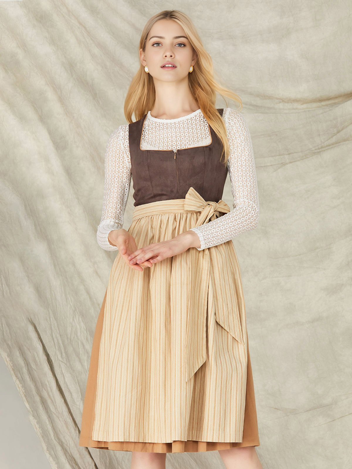 Traditionelles Ehreer Dirndl in Braun