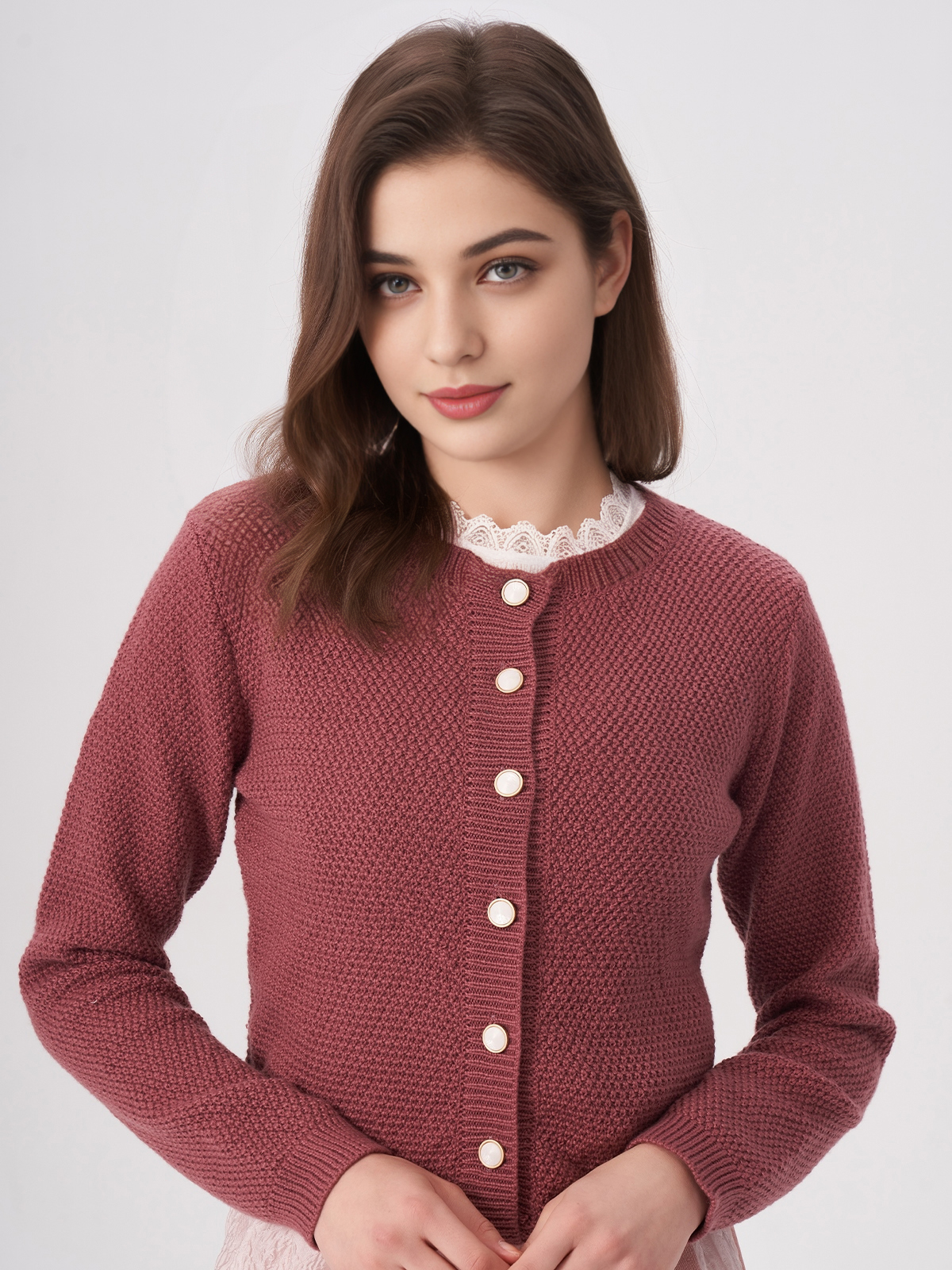 Dunkelblaues Dirndl mit floralen Stickereien