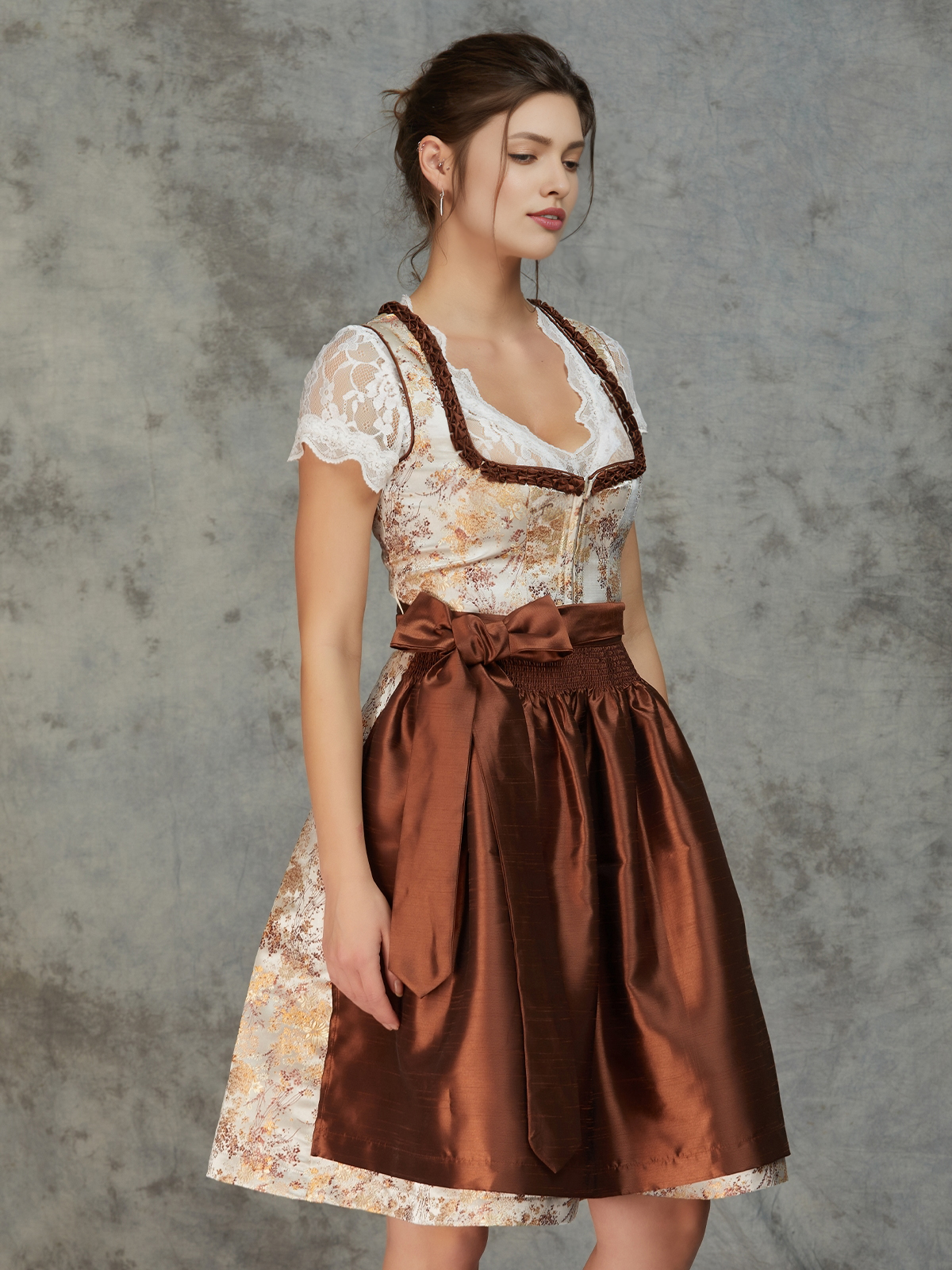 Ehreer Dirndl in Gelb – zeitlos elegant