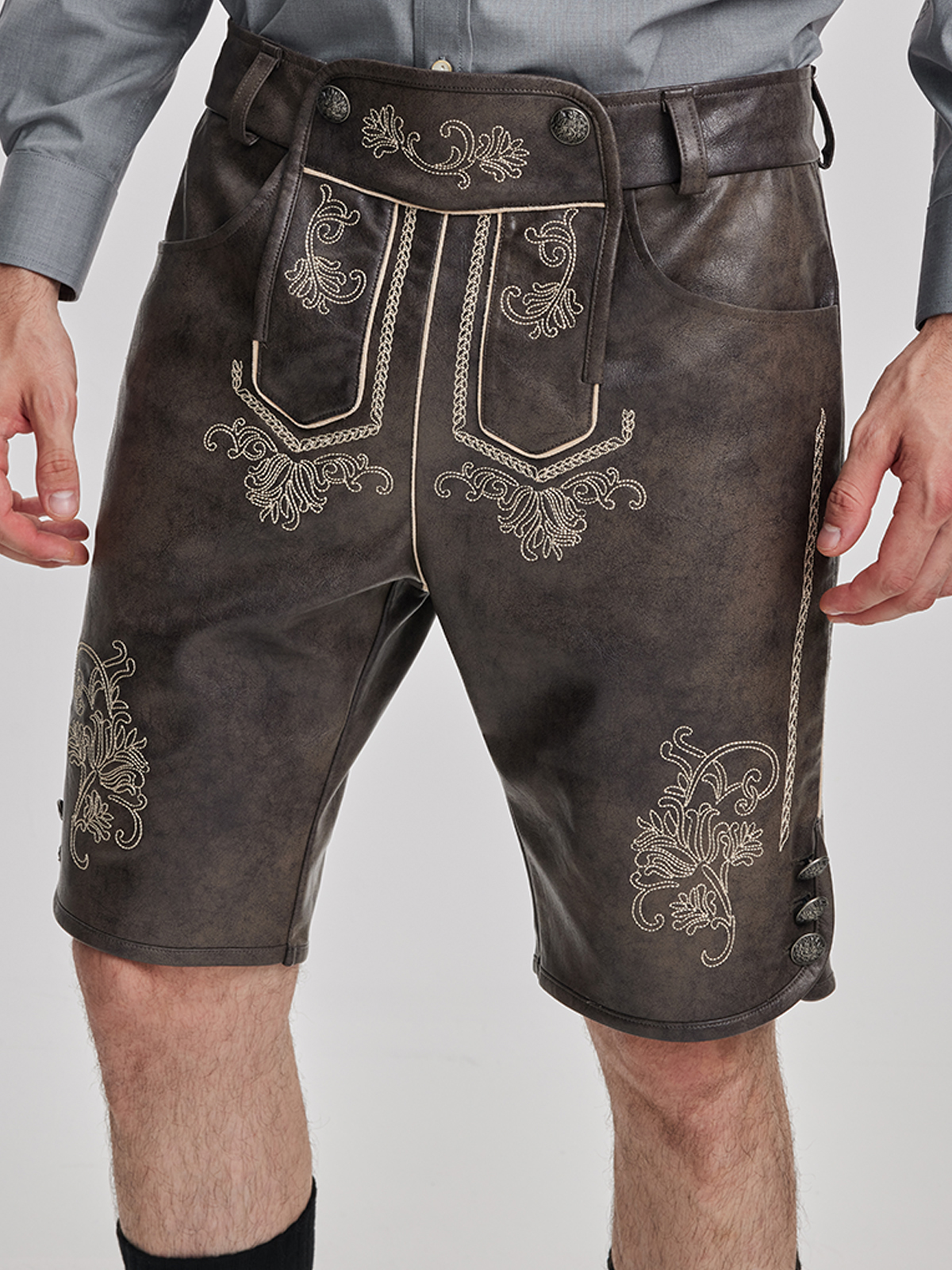 Traditionelles Dirndl in Grau mit feinen Details