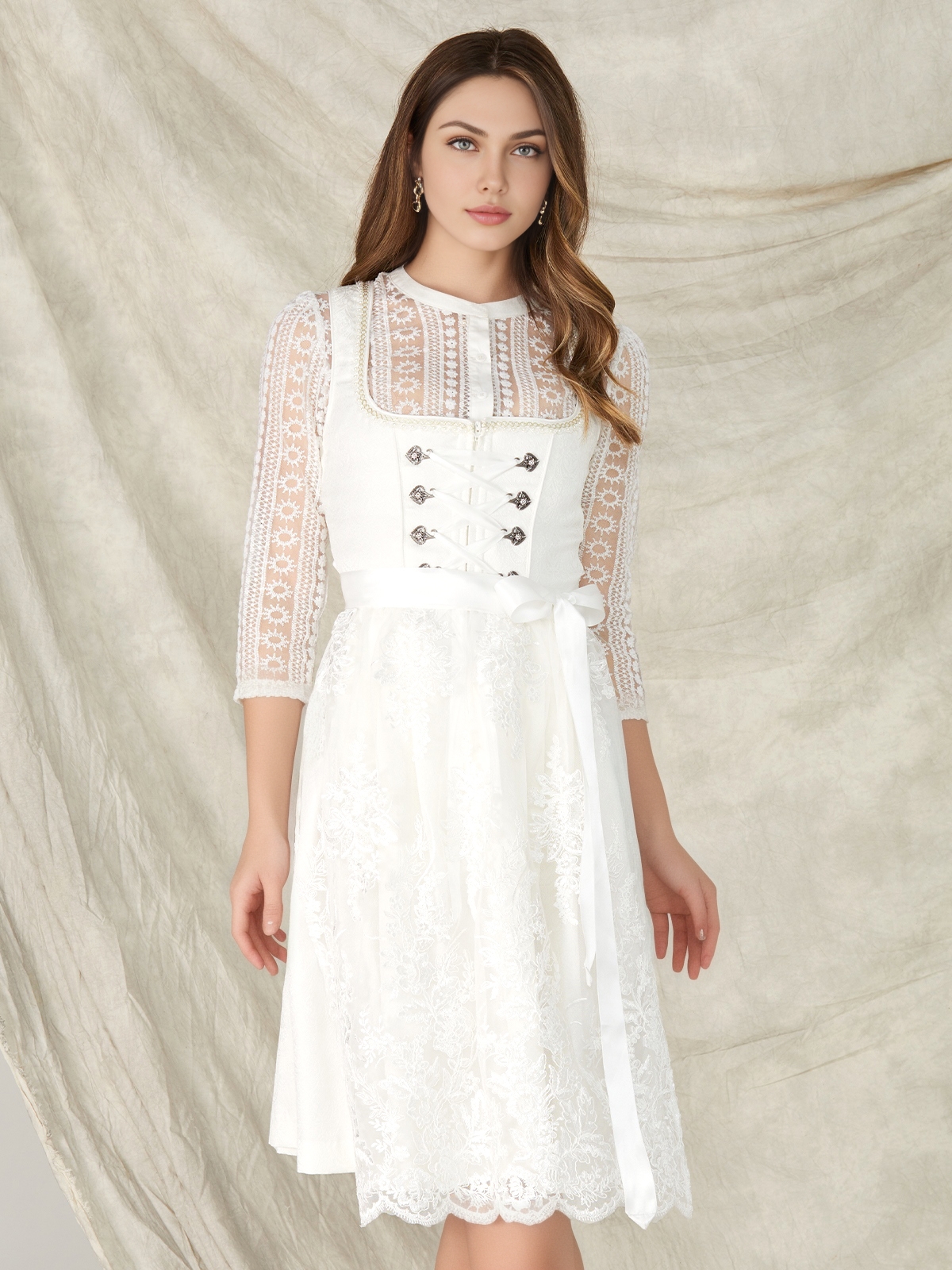 Edles Samt-Dirndl in Weiß