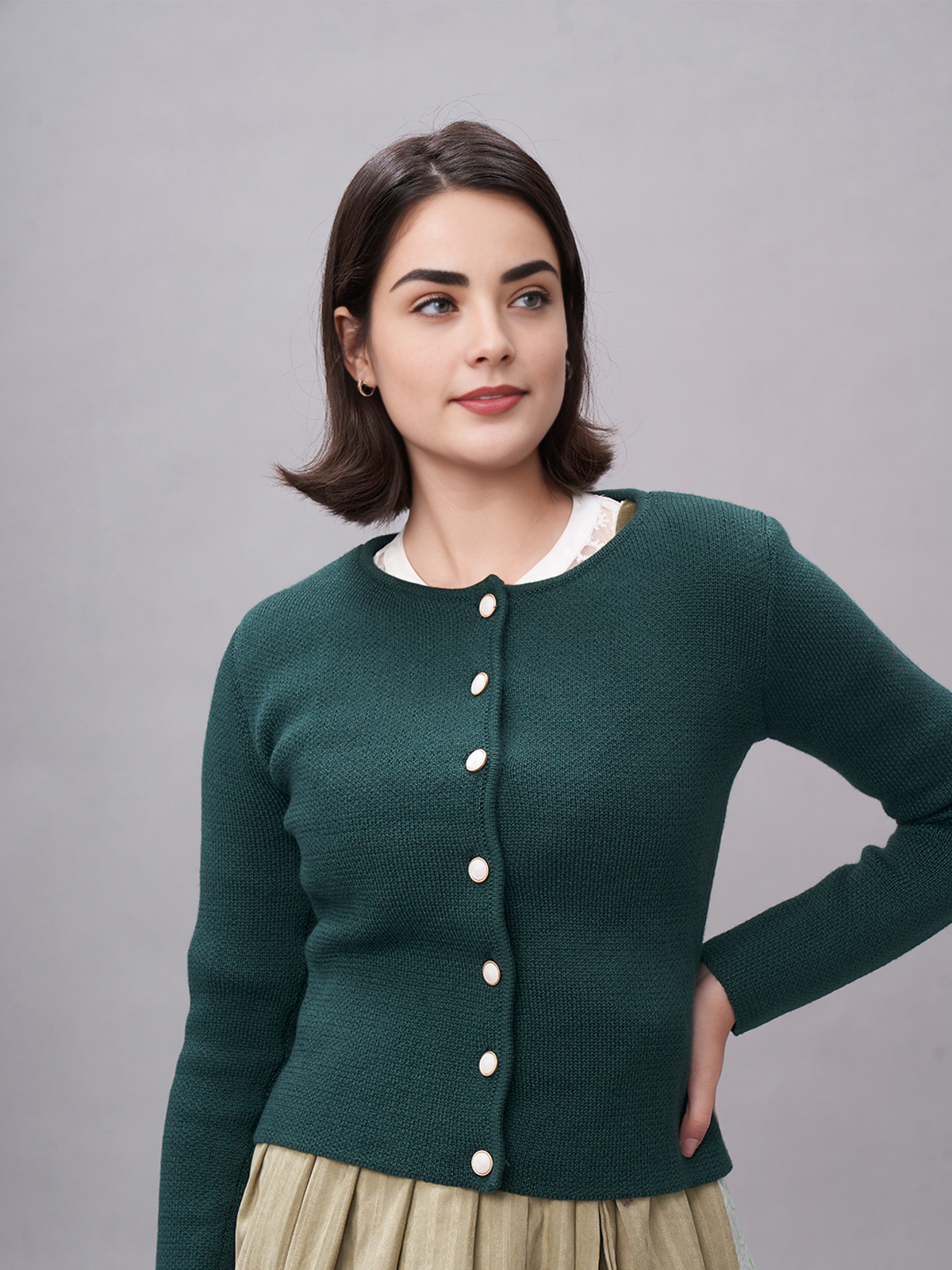 Modernes Dirndl in Flieder – perfekt für den Alltag