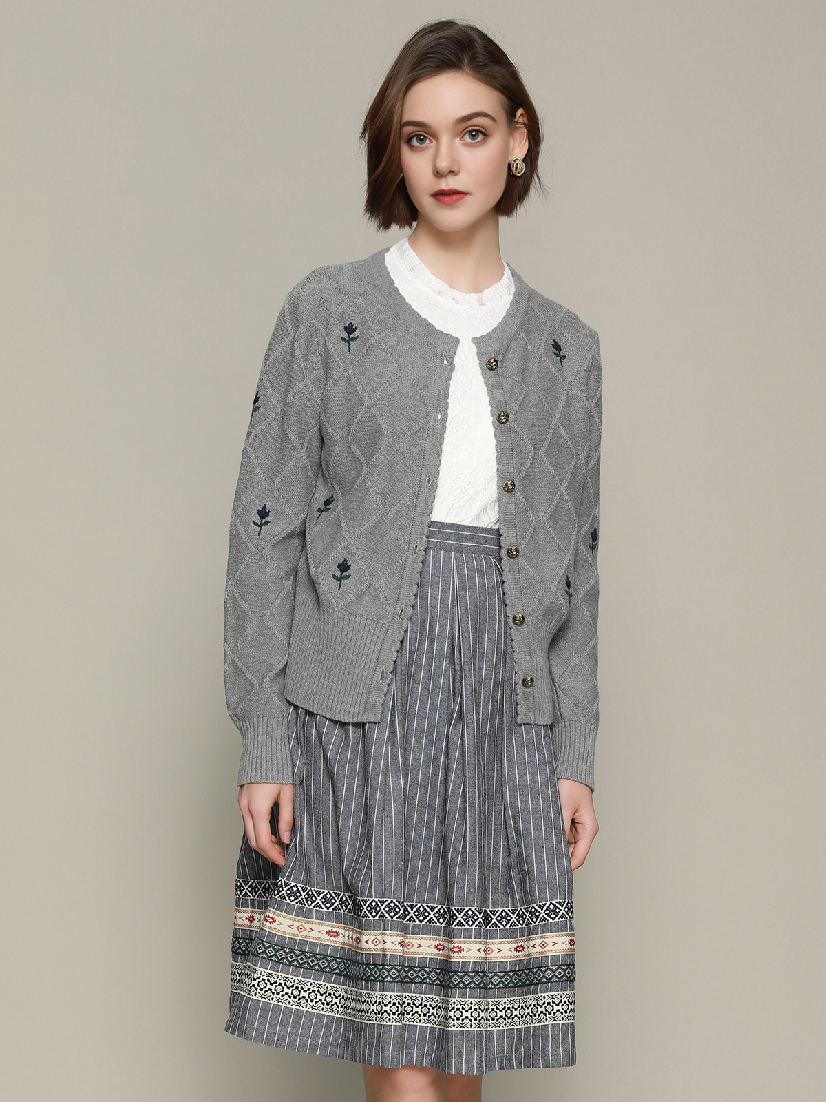 Moderner Dirndl-Rock in Grau
