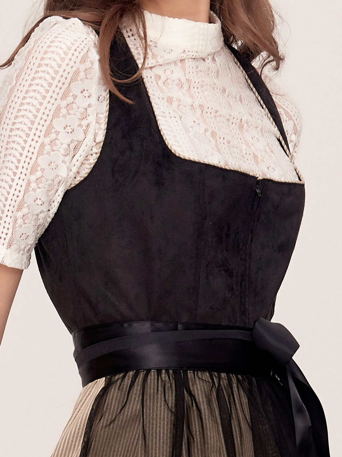 Dirndl in Schwarz – elegant und zeitlos