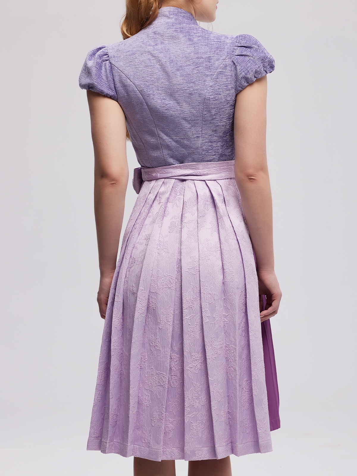 Dirndl in Lila – stilvoll und feminin