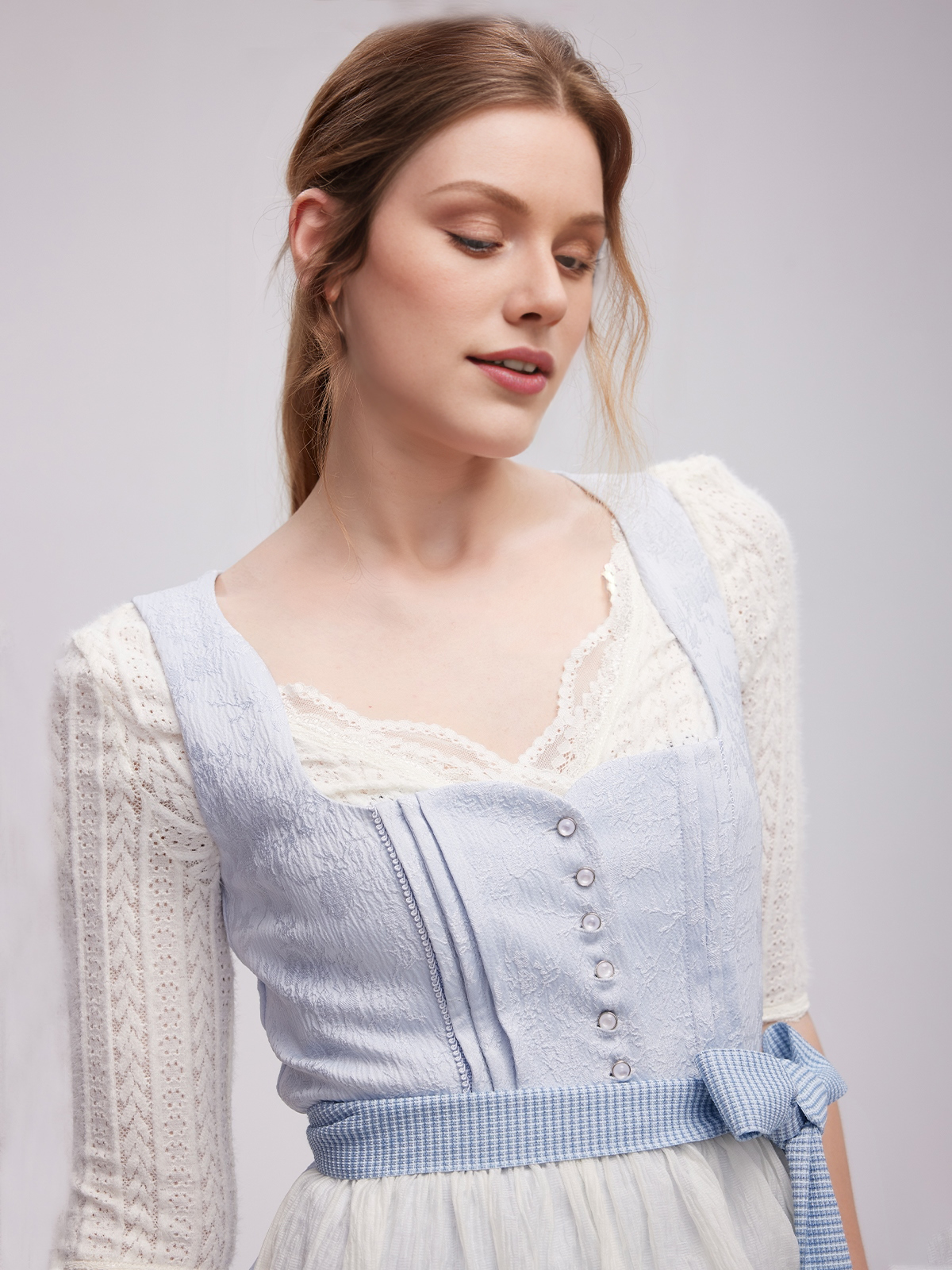 Elegantes blaues Jamei Dirndl