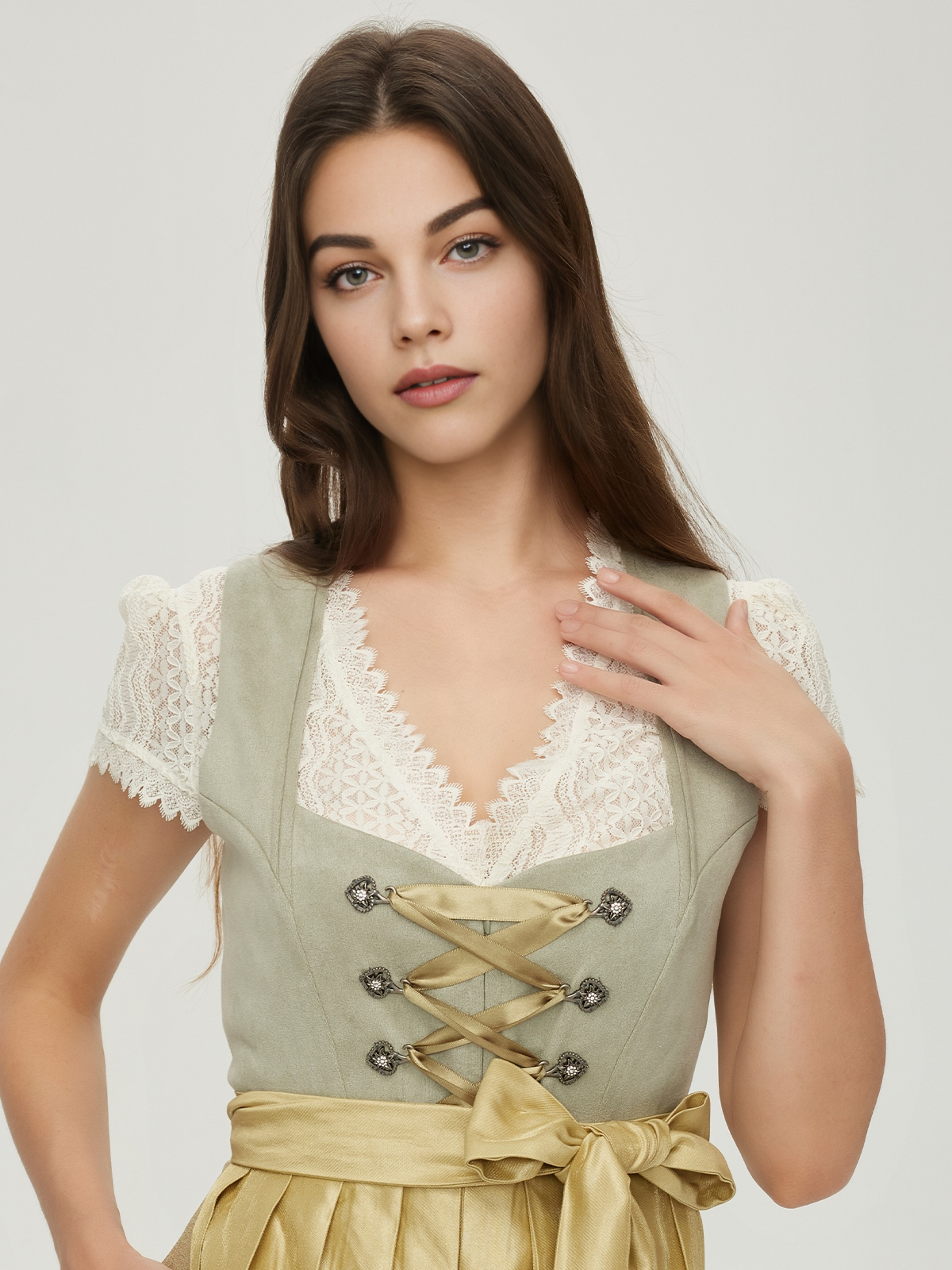 Weinrotes Dirndl mit modernem Schnitt