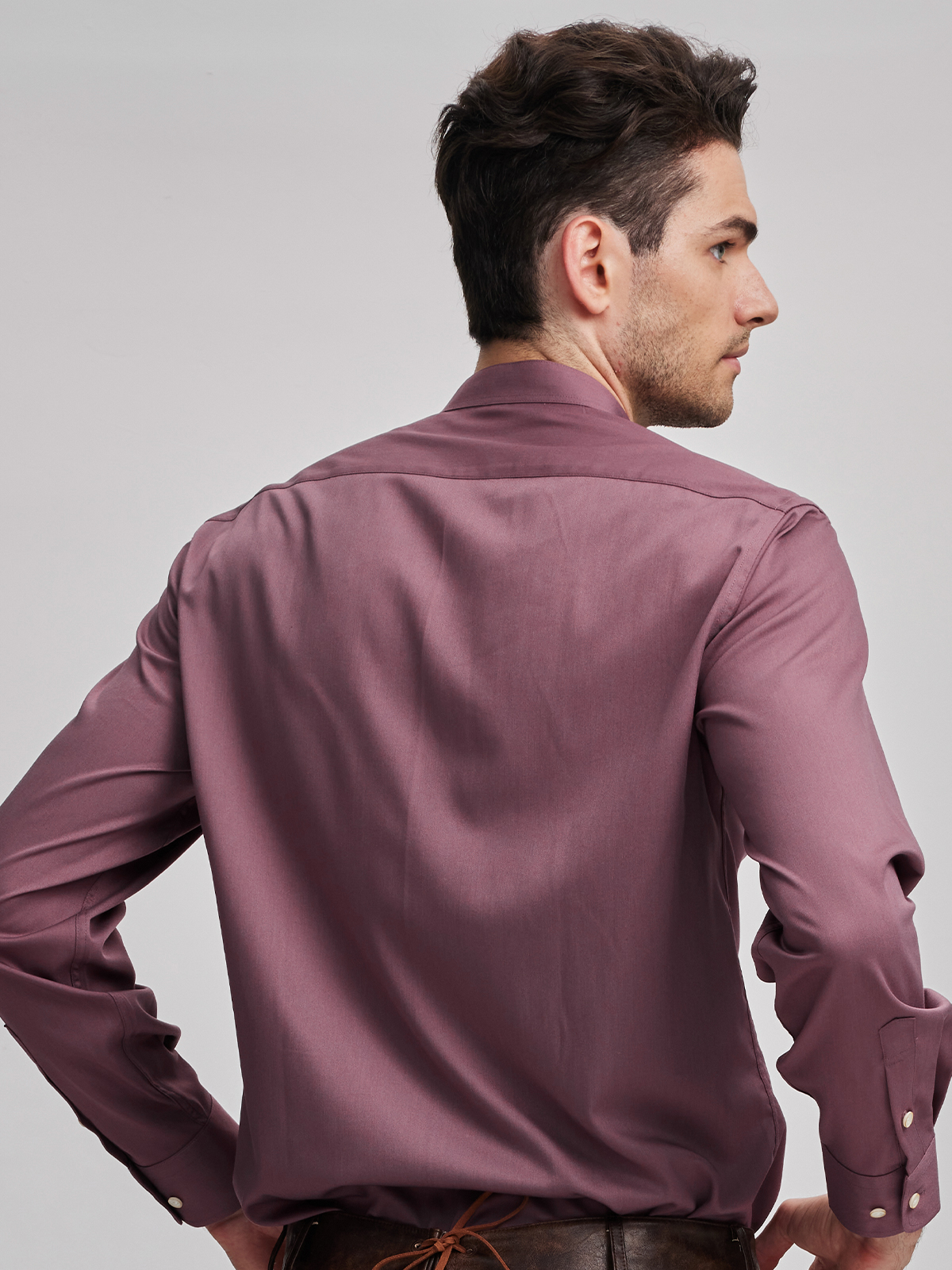 Dirndlbluse mit V-Ausschnitt und Langarm