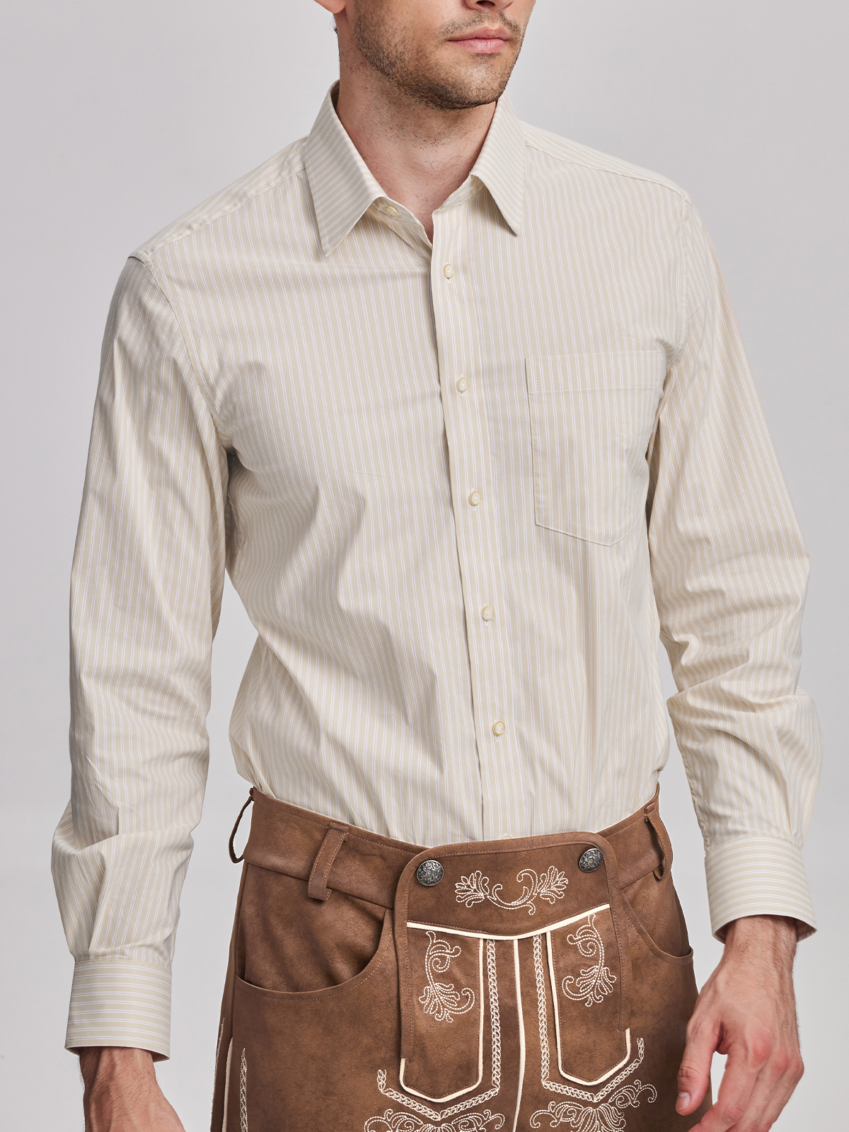 Dirndl mit gelbem Hemd