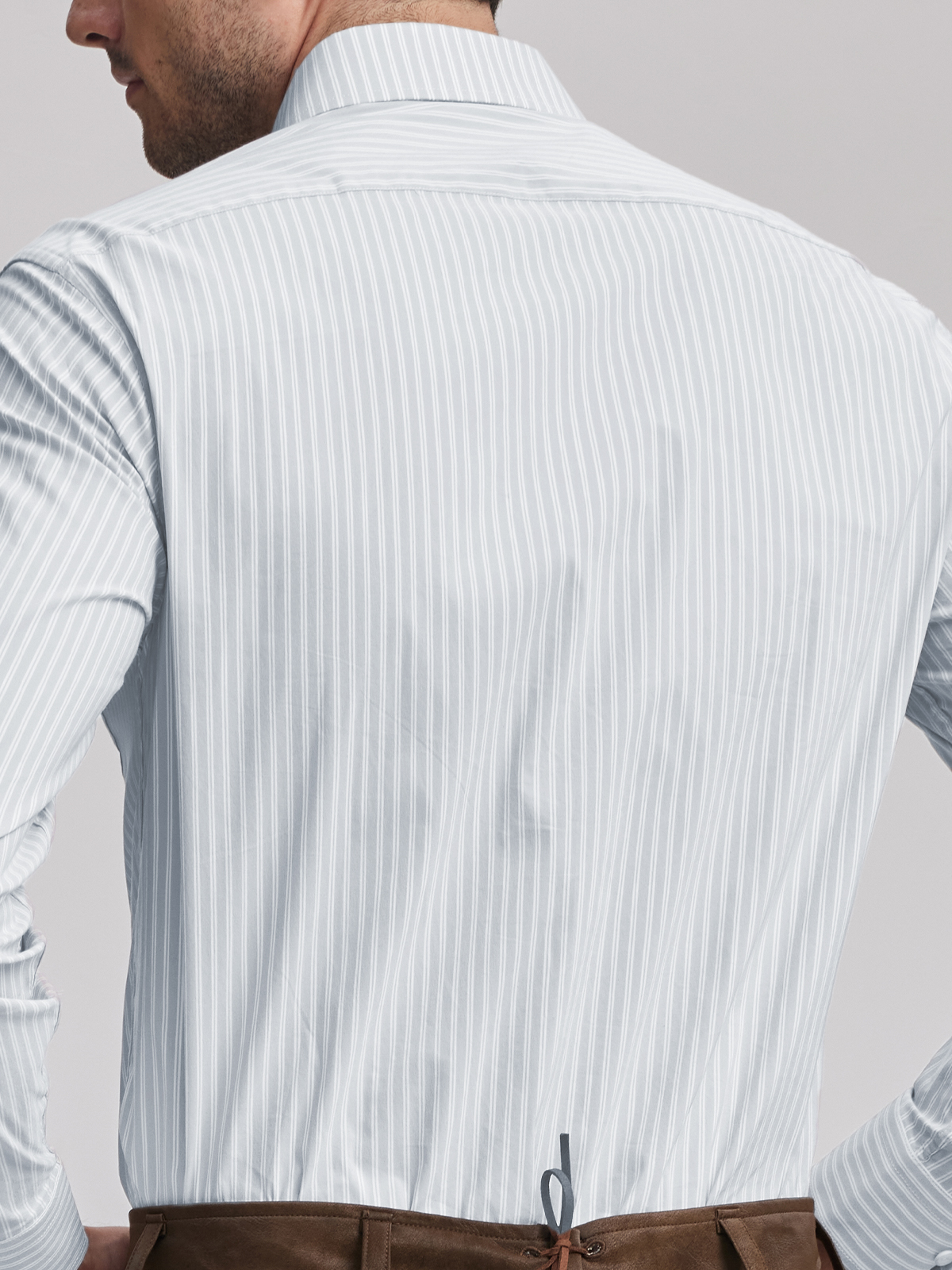 Modernes Dirndl in Grau-Grün