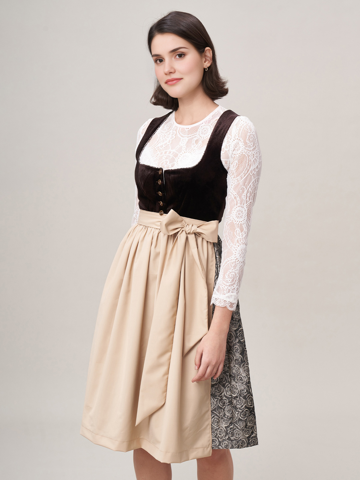 Modernes Dirndl in grün-rot mit tailliertem Schnitt