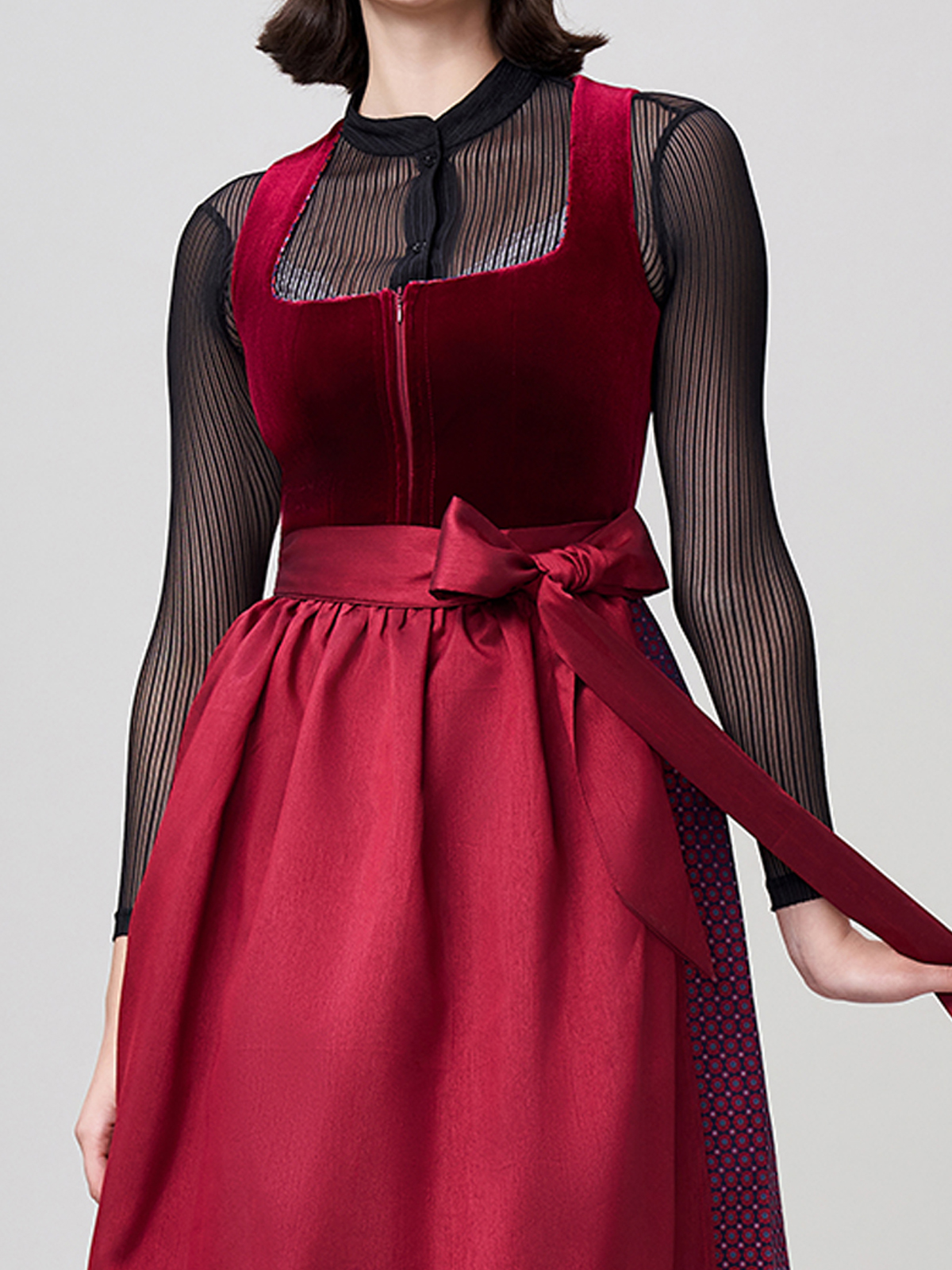 Dirndl grün rot – Eleganz und Tradition vereint