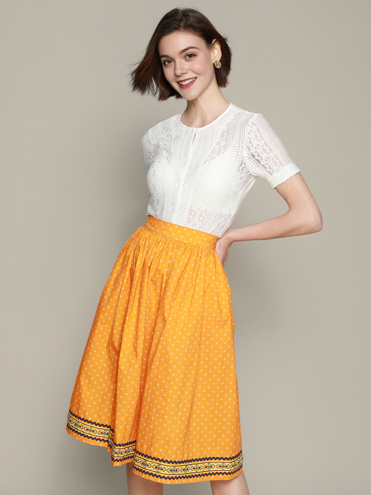 Dirndl in grau-grüner Kombination