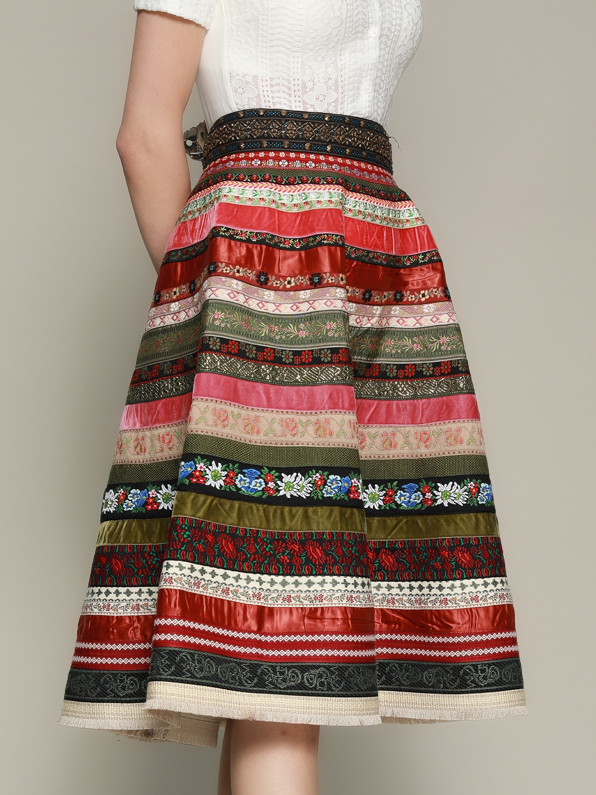 Dirndl Braun Blau – Tradition und Moderne vereint