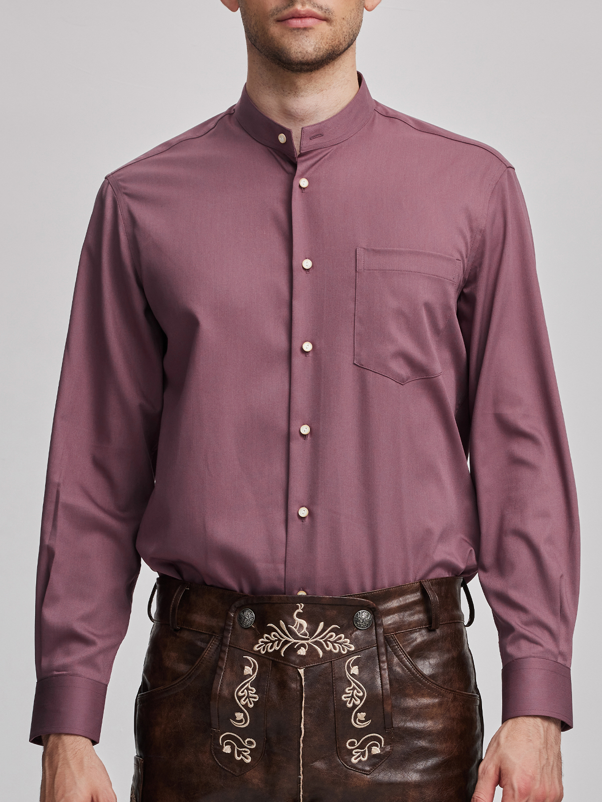 Dirndl in Rosa mit floralen Details