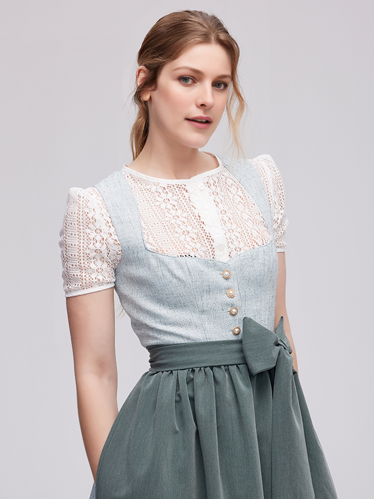 Olivgrünes Dirndl mit natürlichem Charme