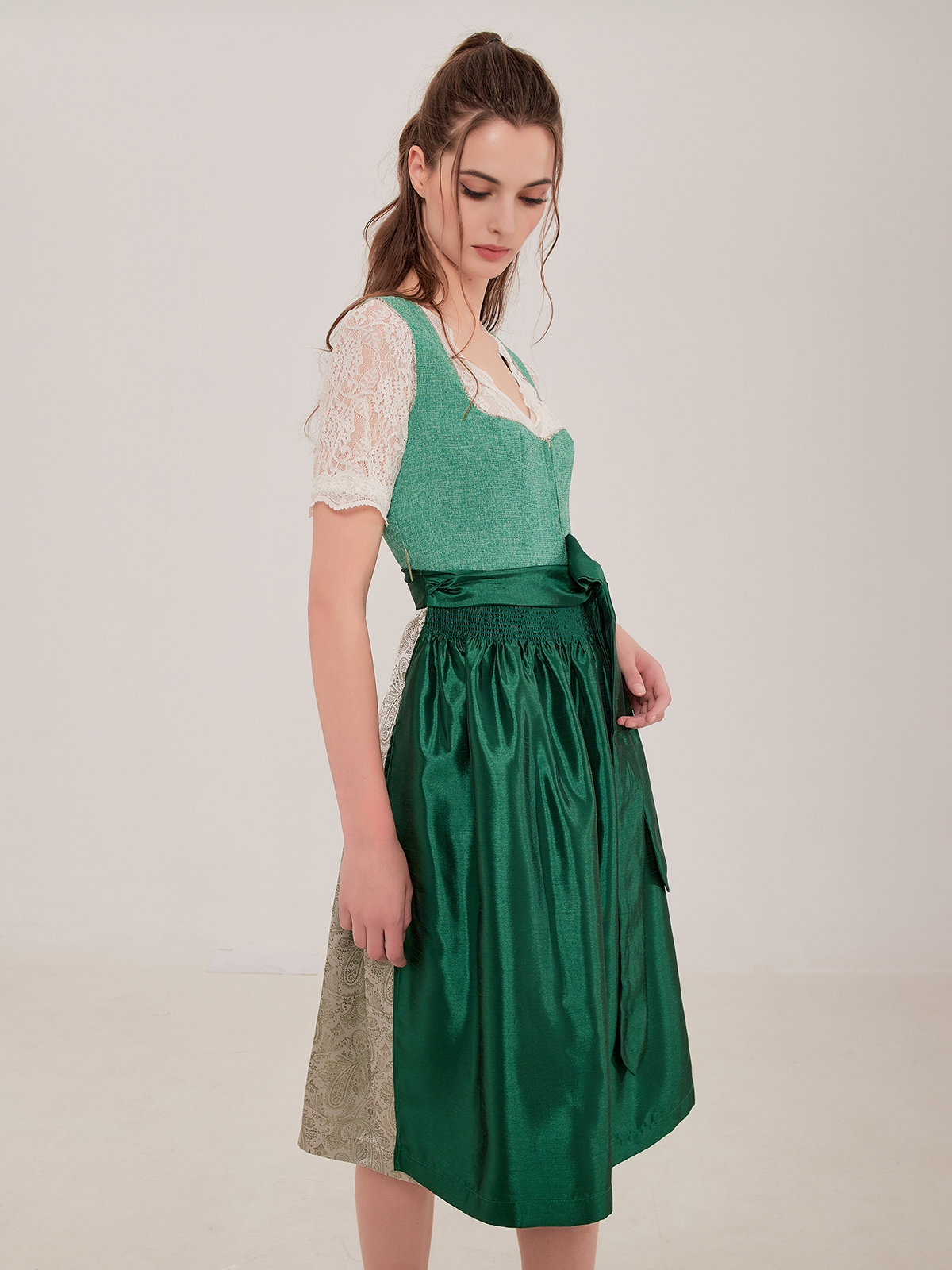 Dirndl mit Herzausschnitt in Blau