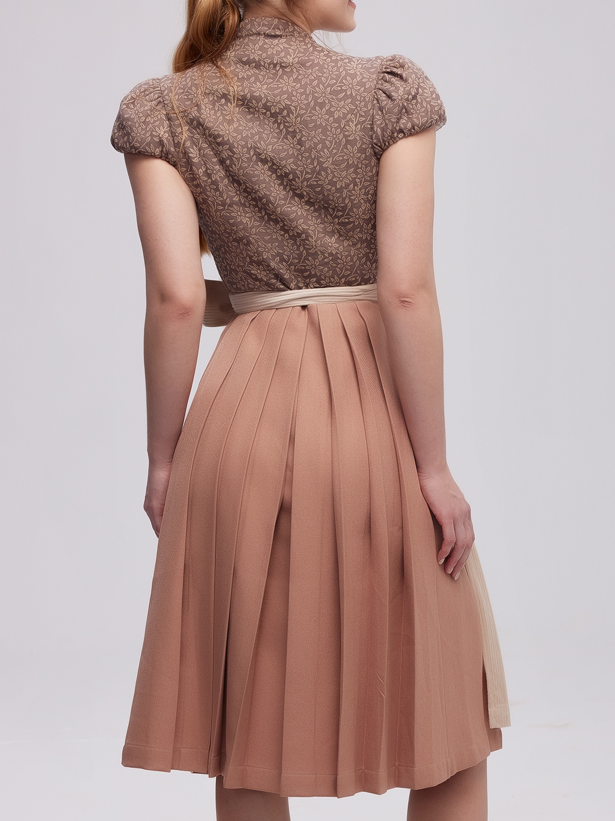 Dirndl in Braun mit modernem Schnitt